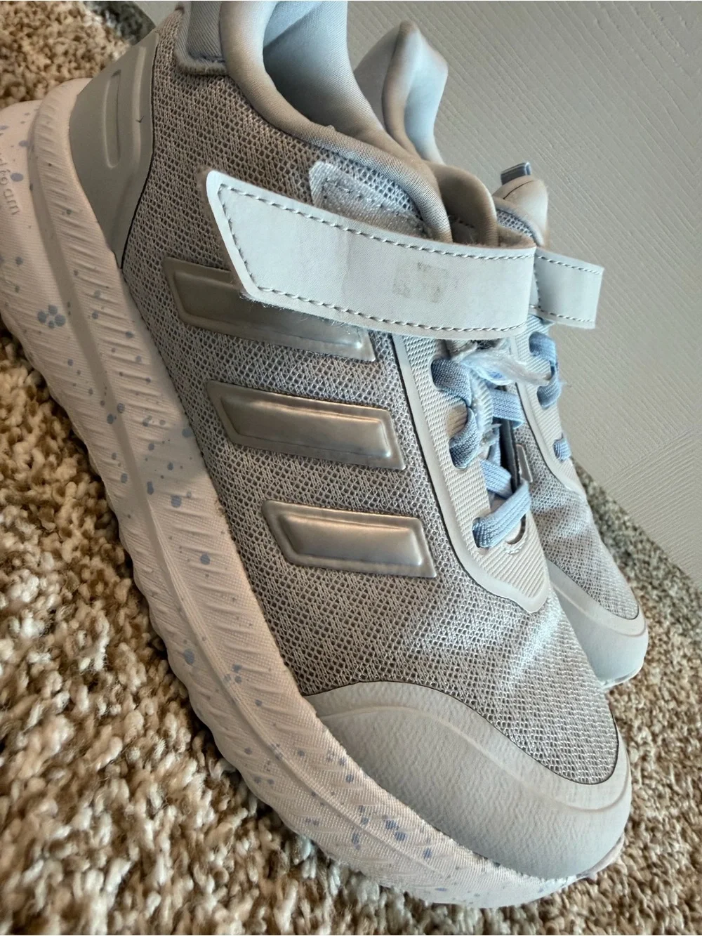 Kids / Girls Lightweight Athletic Sneakers in Light Gray and Blue - Size 3